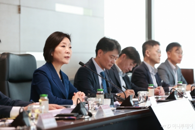 (서울=뉴스1) = 오영주 중소벤처기업부 장관이 13일 서울 영등포구 기술보증기금 서울지점에서 열린 &#039;중기부·공공기관 정책협의회&#039;에서 벌언을 하고 있다. (중소벤처기업부 제공. 재판매 및 DB 금지) 2025.5.13/뉴스1  Copyright (C) 뉴스1. All rights reserved. 무단 전재 및 재배포,  AI학습 이용 금지. /사진=(서울=뉴스1)