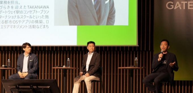 (왼쪽부터) 싱가포르 NUS 엔터프라이즈 벤자민 티, 디캠프 박영훈 대표, 일본 딜로이트 벤처의 마사유키 키무라가 토론하고 있다./사진=JR동일본 