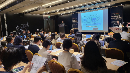 한국의학바이오기자협회와 대한신장학회는 19일 서울 코엑스에서 '급증하는 말기콩팥병, 지속 가능한 치료의 길-재택 복막투석 활성화 정책 방안' 심포지엄을 공동 개최했다./사진=박정렬 기자