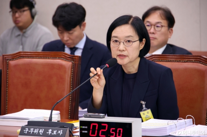  한성숙 중소벤처기업부 장관 후보자가 15일 서울 여의도 국회 산업통상자원중소벤처기업위원회에서 열린 인사청문회에서 질의에 답하고 있다. /사진=뉴시스