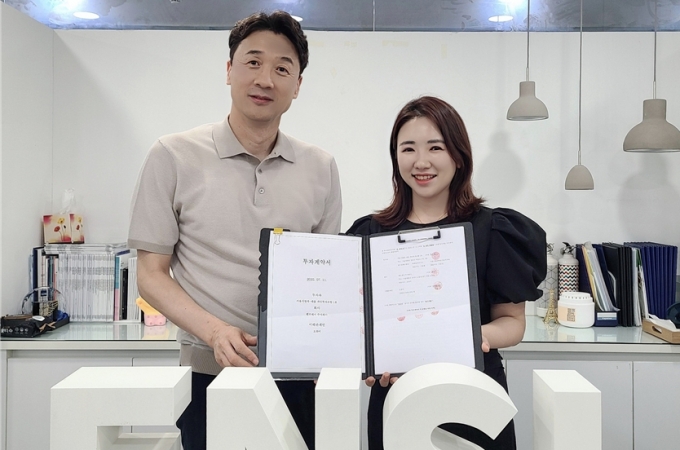 안창주(왼쪽) 엔슬파트너스 대표와 오찬미 펫프래시 대표/사진=엔슬파트너스