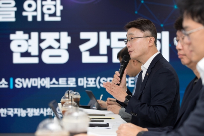 류제명 과학기술정보통신부 제2차관이 25일 서울 마포구 SW마에스트로에서 열린 &#039;데이터 규제혁신 간담회&#039;에서 인사말을 하고 있다./사진=과학기술정보통신부