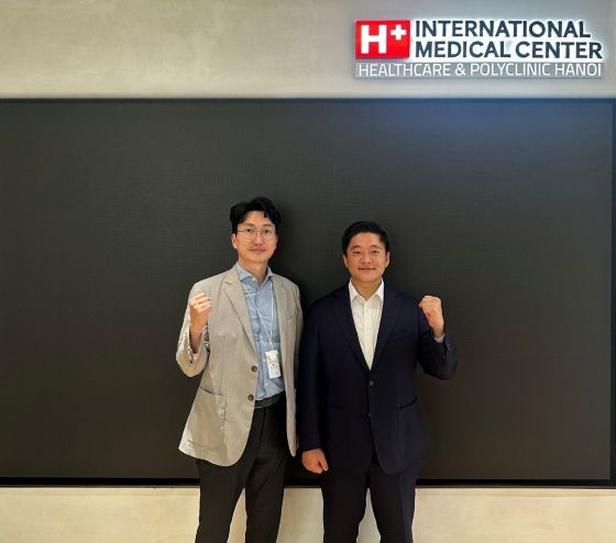 H+양지병원 김상일 병원장(좌)과 메디팔 강종일 대표(우)/사진=메디팔 