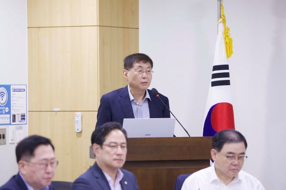 KAIST 전기및전자공학부 유회준 교수가 발표하고 있다/사진=KAIST