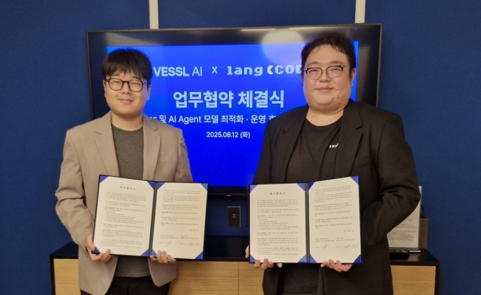 안재만 베슬AI 대표(오른쪽)과 김민준 랭코드 대표(오른쪽)/사진제공=랭코드