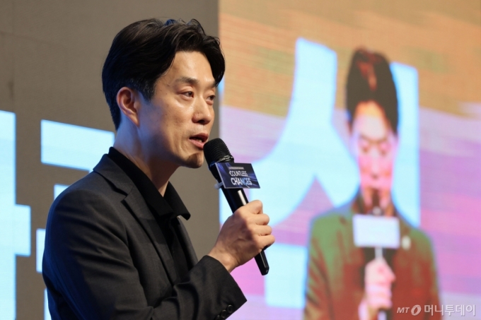 [서울=뉴시스] 권창회 기자 = 노용석 중소벤처기업부 차관이 26일 오후 서울 강남구 조선팰리스 강남에서 열린 2025년 민관협력 오픈이노베이션 지원사업 업무협약식에서 인사말을 하고 있다. 2025.08.26. /사진=권창회