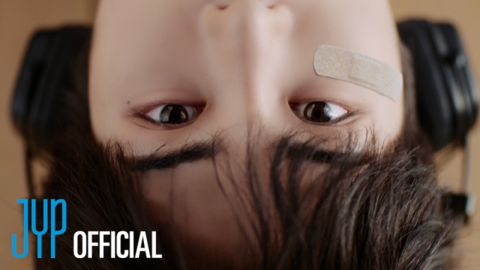 JYP 신예 킥플립, 미니 3집 수록곡 '반창고' MV 풀버전 공개 - 머니투데이