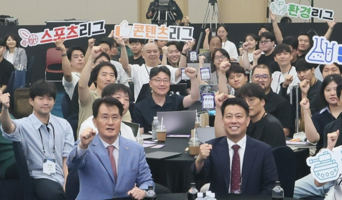 3일 제주에서 2025 도전! 케이(K)-스타트업 통합본선 킥오프 데이가 열려 참석자들이 기념촬영을 했다./사진=창업진흥원 