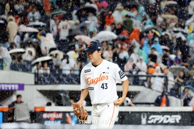 ȭ  ְ 3 ȭũ  2025KBO ȭ̱۽ NC̳뽺  10ȸ 찡  öϰ ִ.  /= ӱ