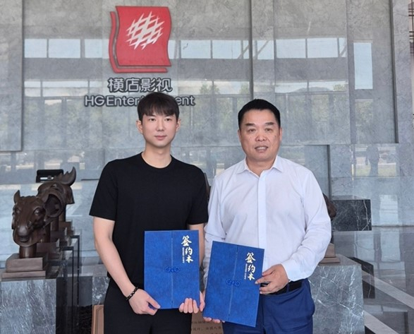노경호 코코미디어 대표와 황러이광 헝디엔 월드스튜디오 회장이 업무협약을 맺고 있다. /사진=코코미디어 제공
