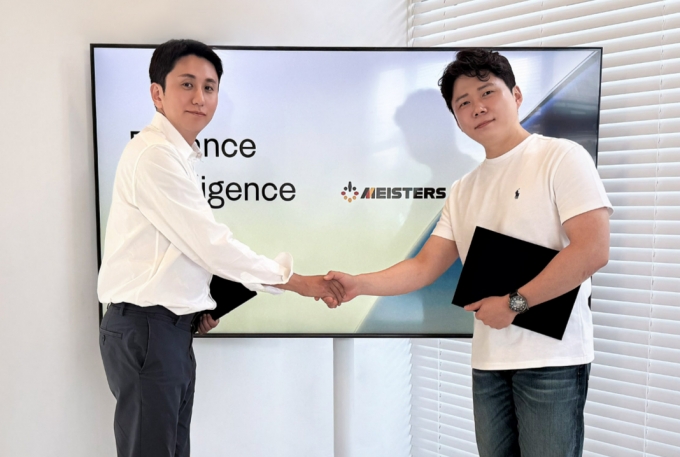 마이스터즈 측(오른쪽)이 인핸스와 손잡고 AI 에이전트를 공동 개발한다./사진=마이스터즈·디캠프 