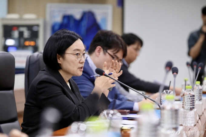 한성숙 중소벤처기업부 장관이 18일 서울 서초구 한국벤처투자에서 열린 &#039;AI·딥테크 유니콘 육성을 위한 벤처투자 정책과제 간담회&#039;에서 인사말을 하고 있다. /사진=중소벤처기업부 