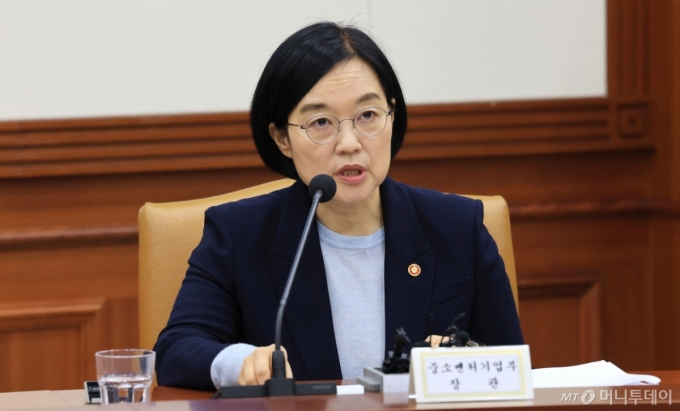 (서울=뉴스1) 임세영 기자 = 한성숙 중소벤처기업부 장관이 2일 서울 종로구 정부서울청사에서 열린 경제관계장관회의에서 발언을 하고 있다. 2025.10.2/뉴스1  Copyright (C) 뉴스1. All rights reserved. 무단 전재 및 재배포,  AI학습 이용 금지. /사진=(서울=뉴스1) 임세영 기자