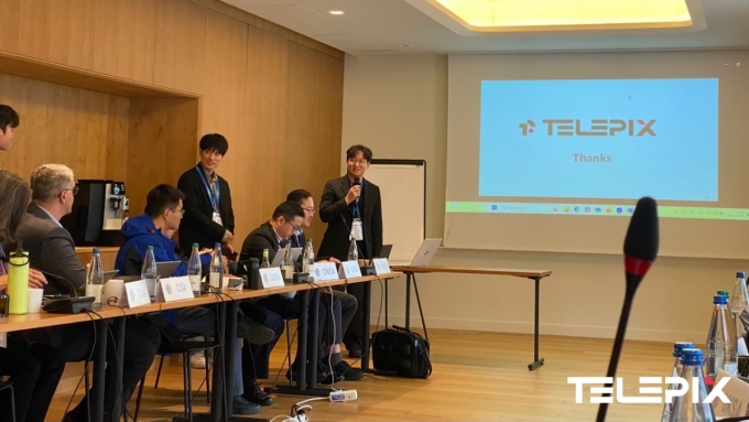 지난 8일(현지시간) 프랑스 스트라스부르에서 열린 제54차 우주 및 주요 재난 국제 헌장 총회에서 텔레픽스 연구팀이 발표를 진행하고 있다. /사진=텔레픽스 제공