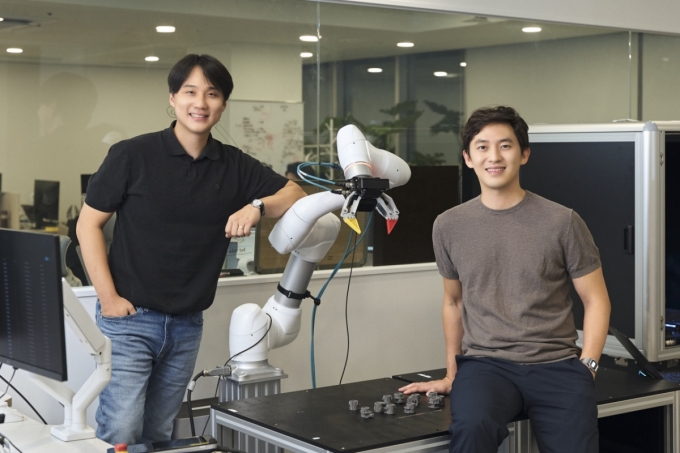 (왼쪽부터) 김제혁 카본식스 대표, 문태연 카본식스 대표/사진제공=카본식스