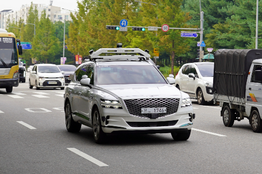 운전석에 아무도 없이 운행 중인 라이드플럭스의 자율주행차 /사진=라이드플럭스 제공