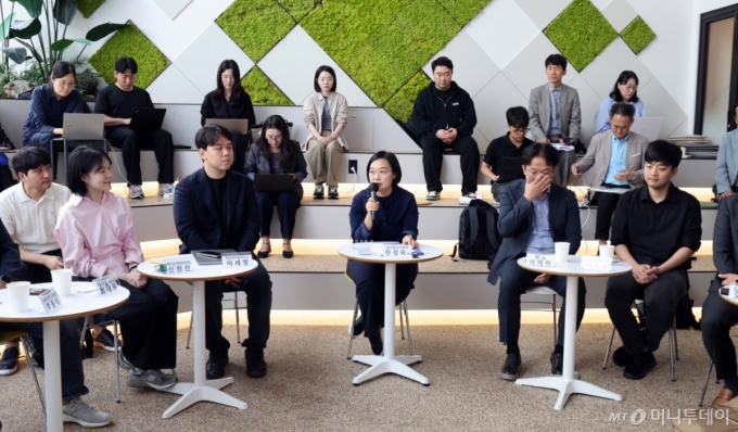 (서울=뉴스1) 황기선 기자 = 한성숙 중소벤처기업부 장관이 지난 1일 오후 서울 서초구 뤼튼테크놀로지스에서 열린 &#039;혁신 AI 스타트업 간담회&#039;에서 모두발언을 하고 있다.  2025.10.1/뉴스1  Copyright (C) 뉴스1. All rights reserved. 무단 전재 및 재배포,  AI학습 이용 금지. /사진=(서울=뉴스1) 황기선 기자