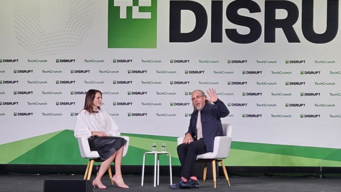 아스트로 텔러 X 대표(오른쪽)가 27일(현지시간) 미국 샌프란시스코 모스콘 웨스트에서 열린 전세계 기술·스타트업 관련 글로벌 콘퍼런스 &#039;테크크런치 디스럽트&#039;에서 대담을 진행하고 있다. /사진=최태범 기자