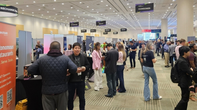 미국 샌프란시스코에서 27~29일(현지시간) 열린 전세계 기술·스타트업 관련 글로벌 콘퍼런스 &#039;테크크런치 디스럽트 2025&#039;의 전시관 모습 /사진=최태범 기자