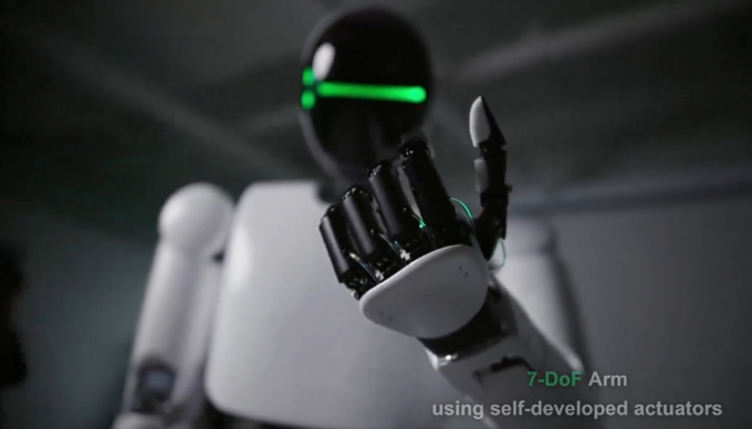 홀리데이로보틱스가 자체 기술로 설계한 휴머노이드 로봇 '프라이데이' /사진=홀리데이로보틱스 영상 갈무리