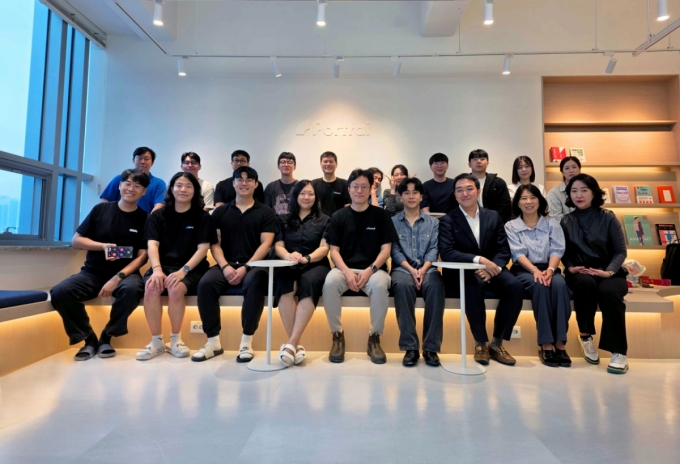 포트래이 임직원들/사진제공=포트래