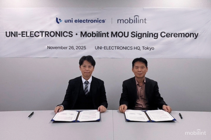 왼쪽부터 스야마 테루오 유니전자 대표, 김성모 모빌린트 본부장/사진=모빌린트