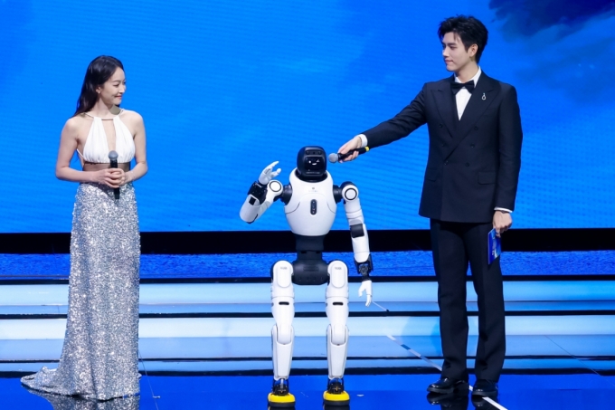  애지봇의 범용 휴머노이드 로봇 &#039;링시X2&#039;/사진출처=애지봇 홈페이지