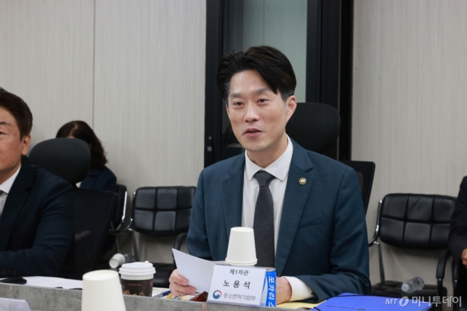 (서울=뉴스1) = 노용석 중소벤처기업부 제1차관이 4일 경북 경산 경림테크에서 열린 ‘대구·경북 자동차부품 수출 중소기업 간담회’에서 모두발언을 하고 있다. (중소벤처기업부 제공. 재판매 및 DB 금지)  2025.12.4/뉴스1 Copyright (C) 뉴스1. All rights reserved. 무단 전재 및 재배포,  AI학습 이용 금지. /사진=(서울=뉴스1)