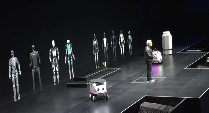 젠슨 황 엔비디아 CEO 기조연설 중 무대 위를 주행 중인 &#039;뉴비&#039; /사진=뉴빌리티 제공