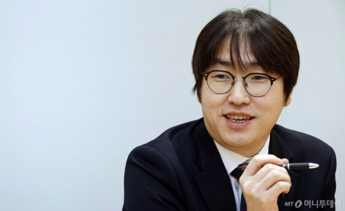 하정우 대통령비서실 AI미래기획수석이 서울 용산 대통령실에서 열린 경제지 간담회에서 발언하고 있다./사진=대통령실사진기자단