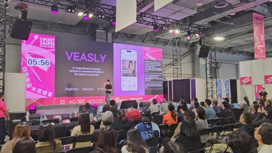 대만최대스타트업행사 'Meet taipei'에서 비즐리 앱을 소개하고 있다/사진=뉴앤디