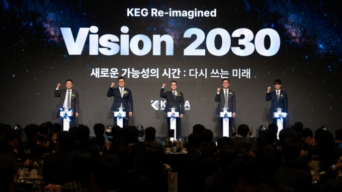 (왼쪽부터)코리아교육그룹 이재용 전무, 한옥규 전무, 김영우 대표, 임승욱 부사장, 김양곤 전무 /사진=코리아교육그룹 제공