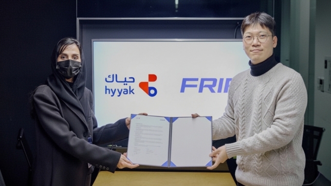 임수열 프렌트립 대표(오른쪽)가 하이약 측과 업무협약을 맺고 있다. /사진=프렌트립 제공