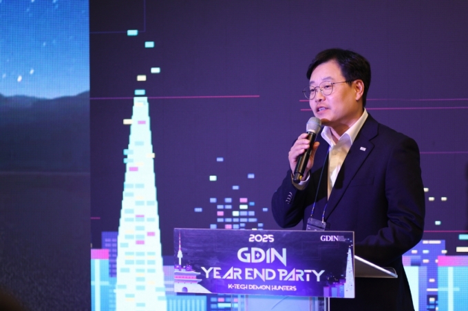 장석진 GDIN 사업본부장이 17일 저녁 판교 스타트업캠퍼스에서 열린 성과공유회 겸 송년회에서 발언하고 있다 /사진=GDIN 제공