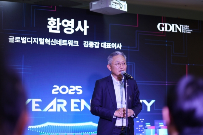 김종갑 GDIN 대표가 이 17일 저녁 판교 스타트업캠퍼스에서 열린 성과공유회 겸 송년회에서 발언하고 있다 /사진=GDIN 제공