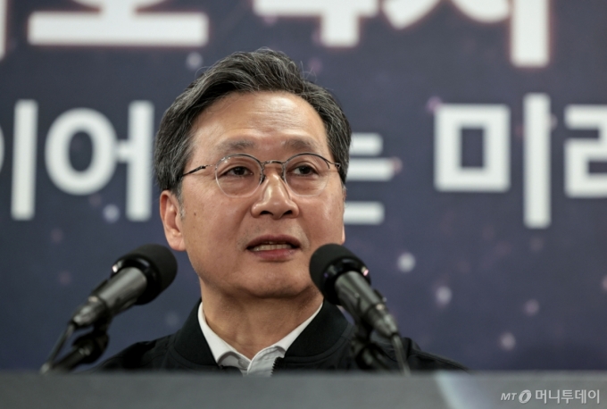 윤영빈 우주항공청장이 지난달 26일 전남 고흥 나로우주센터 우주과학관에 마련된 프레스센터에서 누리호 발사관리위원회 개최 결과 브리핑을 하고 있다. /사진=뉴시스