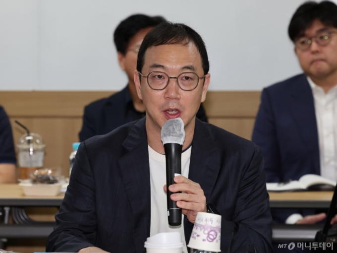 [서울=뉴시스] 배훈식 기자 = 송병준 벤처기업협회장이 25일 오전 서울 구로구 벤처기업협회에서 열린 기술탈취 관련 현장 간담회에서 발언하고 있다. 2025.09.25. dahora83@newsis.com /사진=배훈식