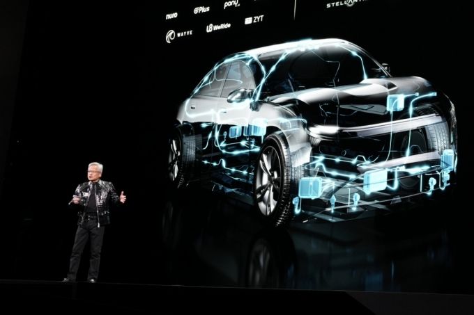 젠슨 황 CEO는 미국 라스베이거스 퐁텐블로호텔 블로라이브 극장에서 CES 2026 특별연설을 진행하고 있다 /사진=김남이 기자