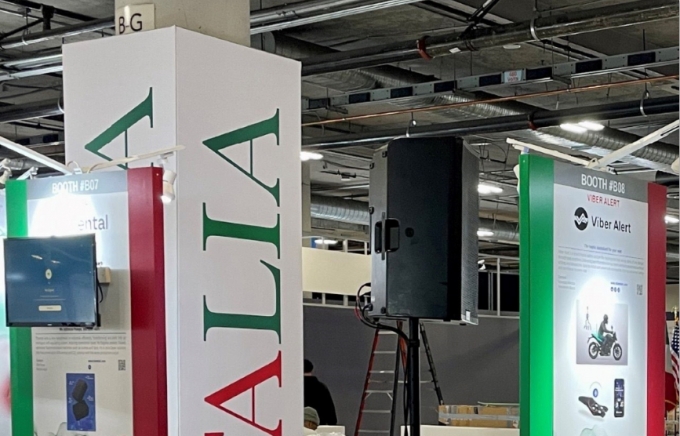 CES 2026에서 자국 국기색을 이용한 이탈리아 국가관/사진=김성휘 