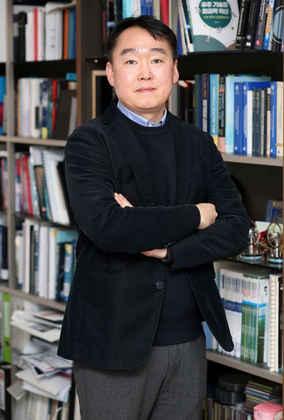 이복직 K-우주포럼 의장(서울대 항공우주공학과 교수)/사진=김창현 기자