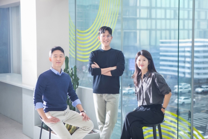 왼쪽부터 오수훈 부사장, 김준영 대표, 윤소연 최고비전책임자(CVO) /사진=아파트멘터리