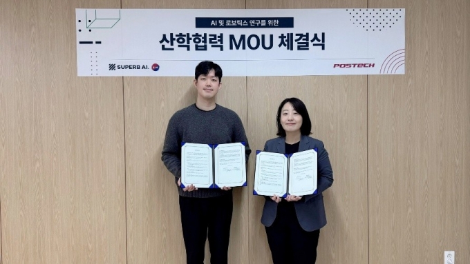 왼쪽부터 김현수 슈퍼브에이아이 대표, 안혜민 포스텍 전자전기공학과 교수/사진제공=슈퍼브에이아이