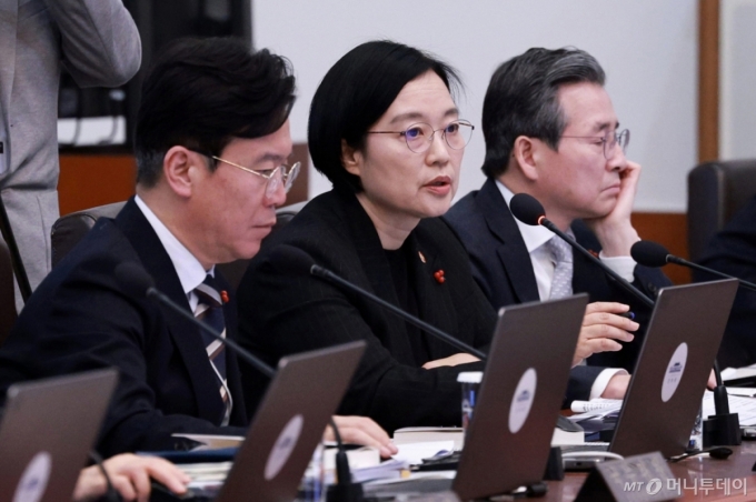 한성숙 중소벤처기업부 장관이 20일 청와대에서 열린 국무회의에서 발언하고 있다./사진=뉴시스 /사진=고범준