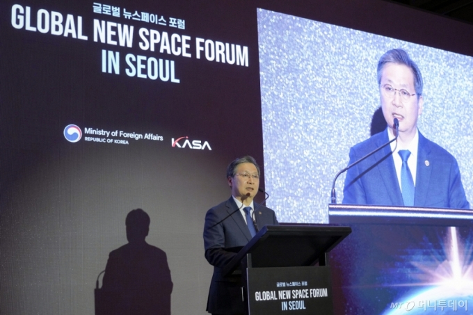 윤영빈 우주항공청장이 지난해 12월 서울 그랜드하얏트 호텔에서 열린 &lsquo;글로벌 뉴스페이스 포럼&rsquo;에서 환영사를 하고 있다. /사진=뉴스1 (외교부 제공)