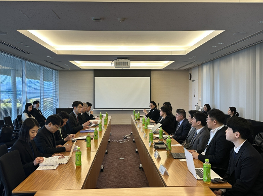 노용석 중소벤처기업부 1차관이 지난 25일 일본 스타트업 거점인 쇼난 I-파크를 방문해 입주기업 관계자들과 간담회를 진행하고 있다. /사진=중소벤처기업부