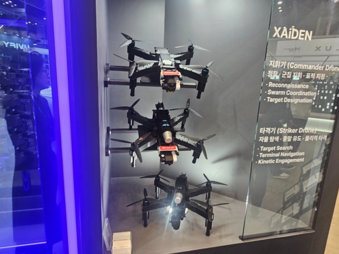 DSK2026 니어스랩 부스에 전시된 군집 공격드론 '자이든'./사진=박기영 기자