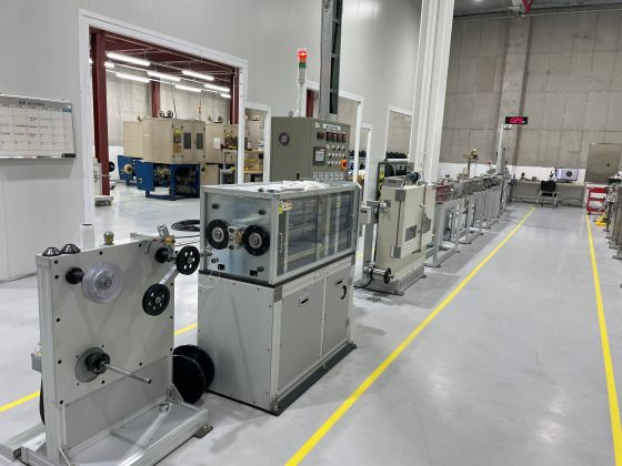 양자&middot;통신용 케이블 제조 라인/사진=위드웨이브 