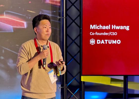 MWC 2026 글로벌 AI 레드팀 챌린지&rsquo;에서 발표 중인 황민영 셀렉트스타 부대표/사진=셀렉트스타   