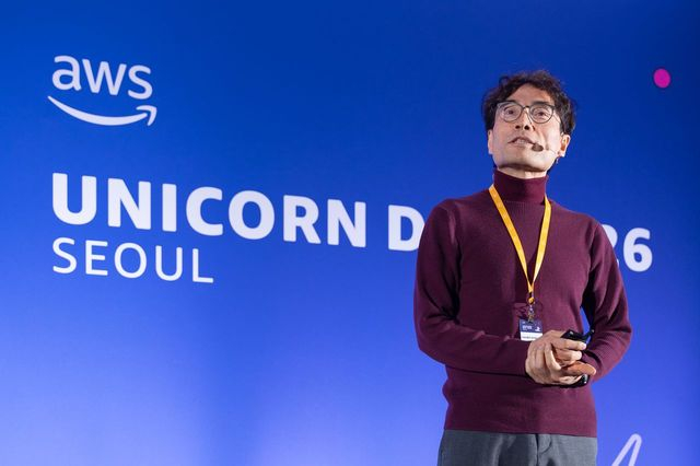 안기순 로앤컴퍼니 이사가 17일 서울 강남 코엑스에서 열린  AWS (아마존웹서비스) 유니콘데이 2026에서 연사로 나서 자사의 성장 전략을 소개하고 있다./사진=AWS