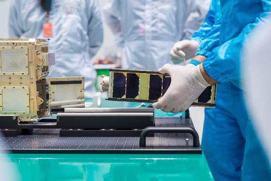 코스모비가 순수 국내 기술로 개발한 홀추력기 허니비 /사진제공=코스모비